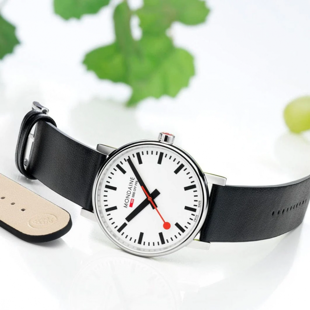 Armbåndsur Mondaine evo2 Hvid/Læder Ø40 mm MSE.40210.LBV